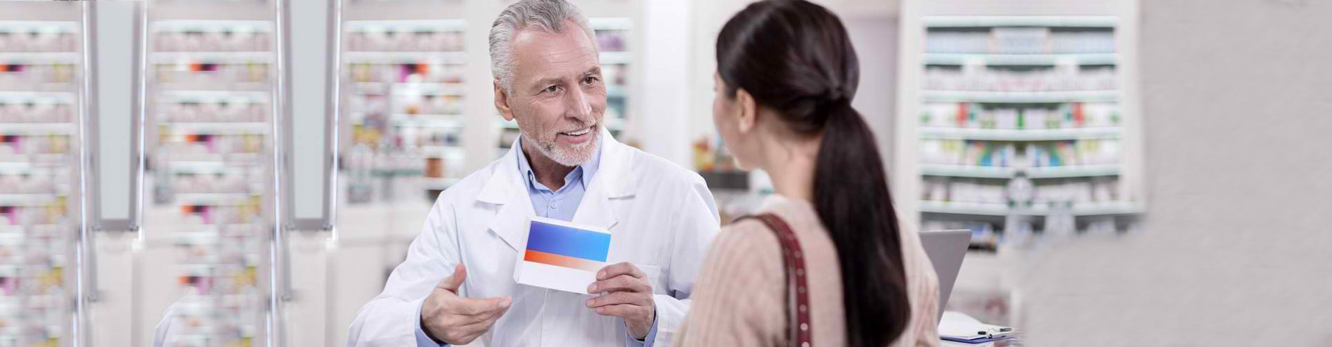 image of customer and the pharmacist explaining the medecine